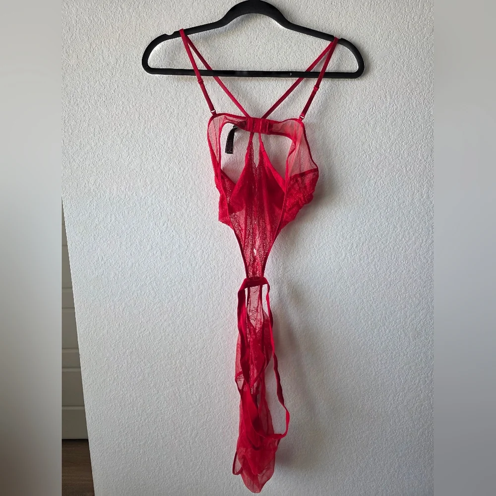Elegant Red Lace Lingerie Set Victoria Secrect - Picture 5 of 8